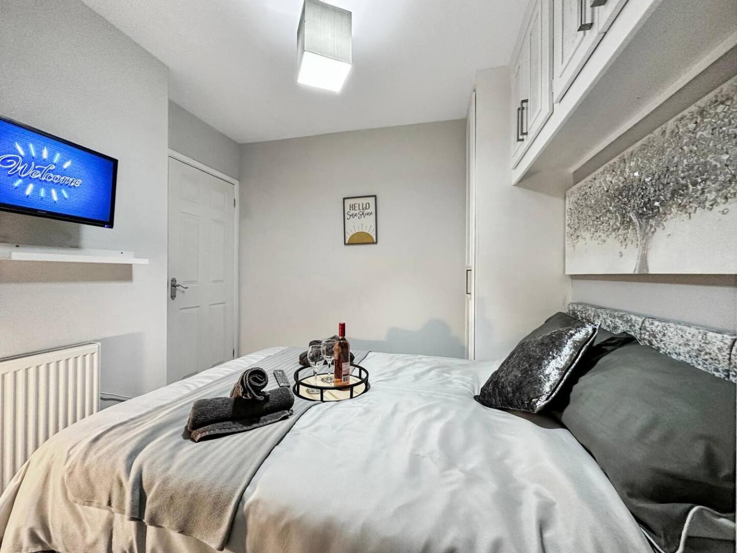 3 Bed Home In Tonypandy With Balcony View Room Llwynypia 외부 사진