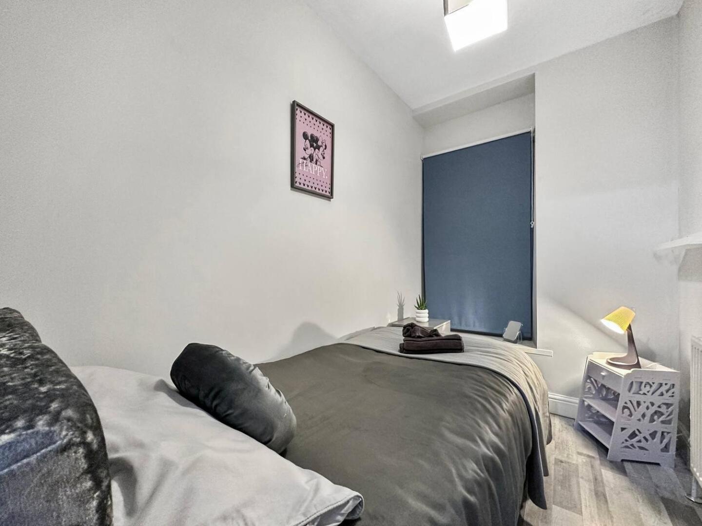 3 Bed Home In Tonypandy With Balcony View Room Llwynypia 외부 사진