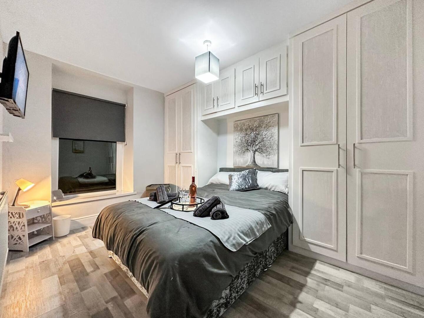 3 Bed Home In Tonypandy With Balcony View Room Llwynypia 외부 사진